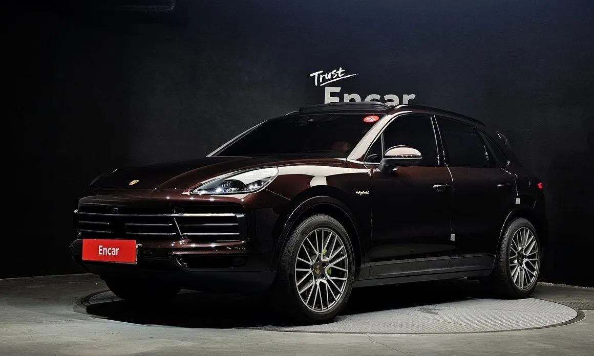 Porsche Cayenne — фото 1