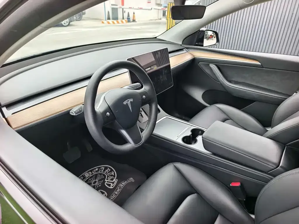 Tesla Model Y — фото 8