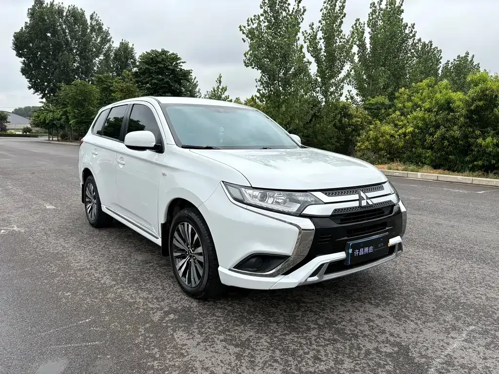 Mitsubishi Outlander — фото 8