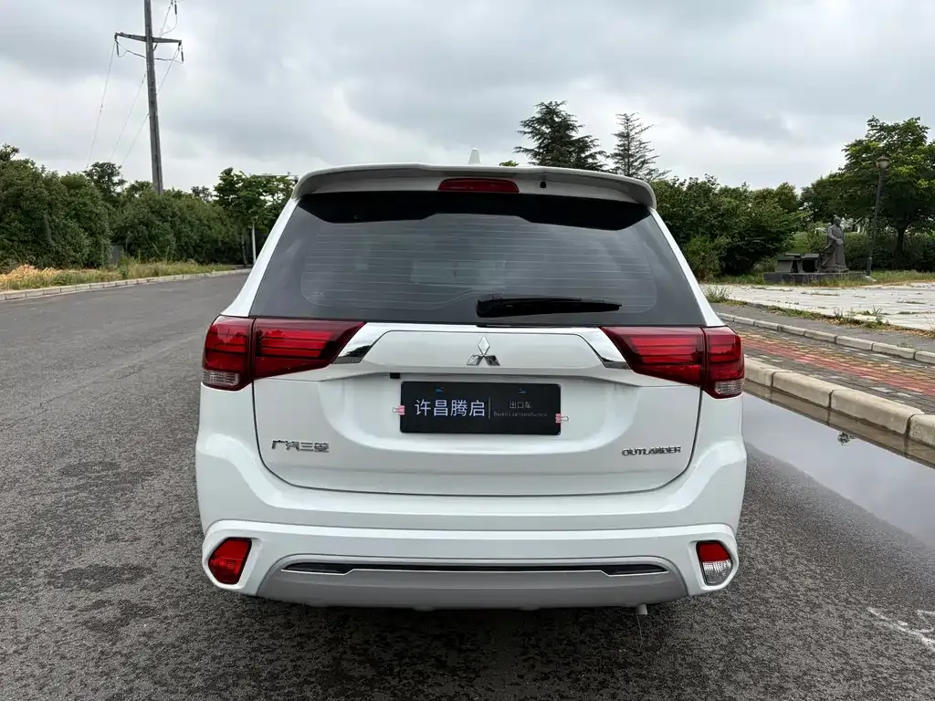Mitsubishi Outlander — фото 9