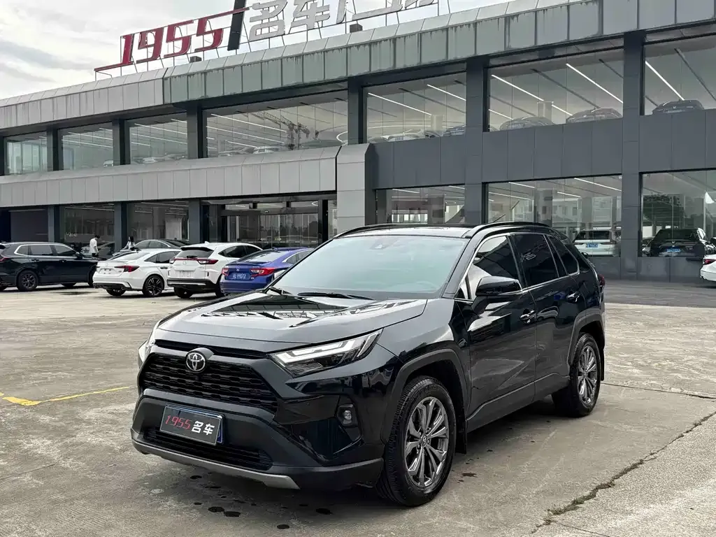 Toyota RAV4 — фото 1