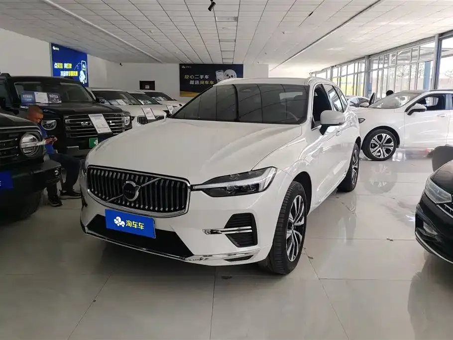 Volvo XC60 — фото 1