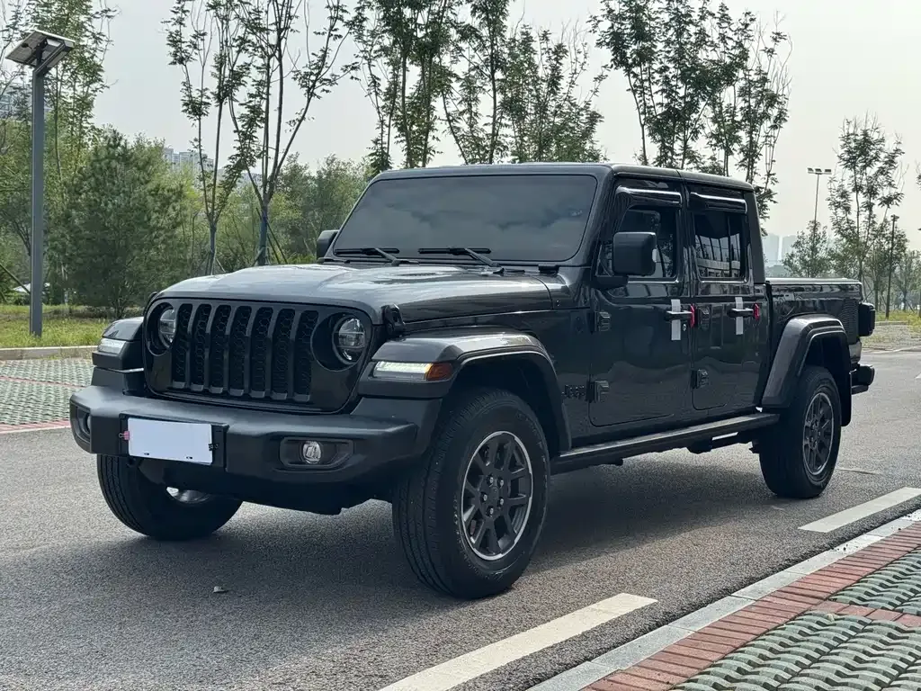 Jeep Gladiator — фото 1