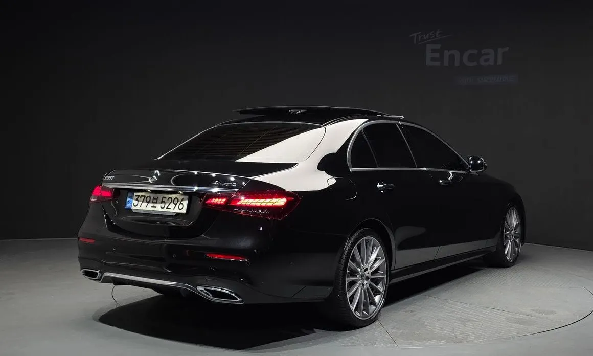 Mercedes-Benz E-Class — фото 2