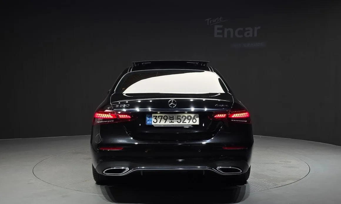 Mercedes-Benz E-Class — фото 4