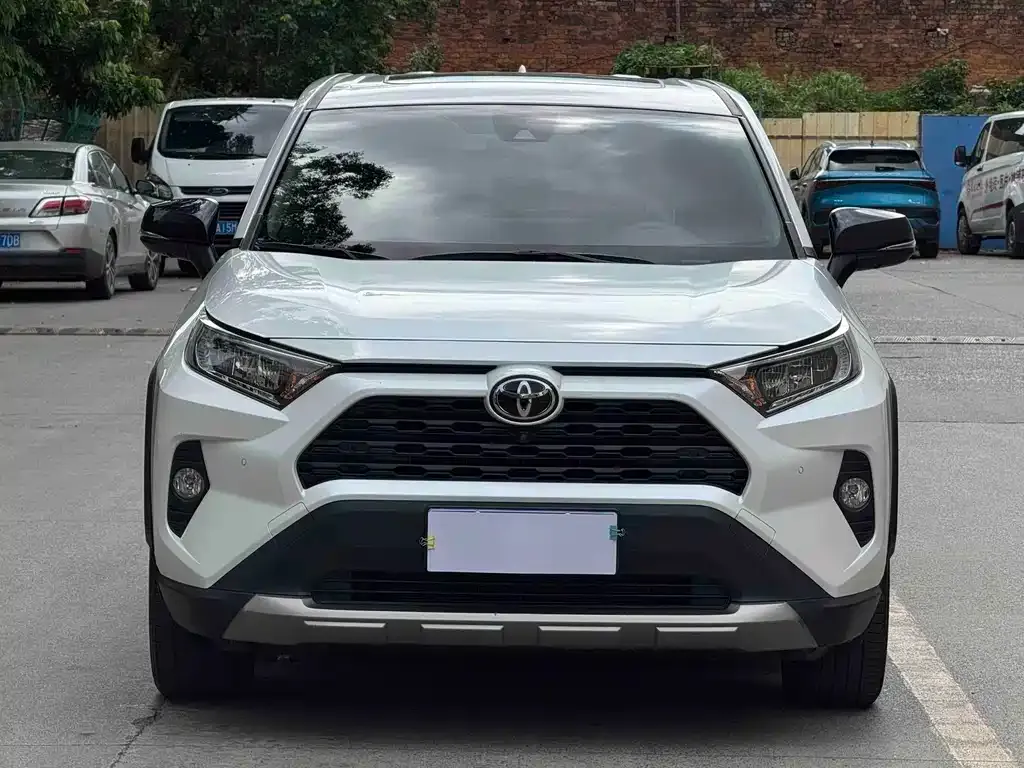 Toyota RAV4 — фото 6