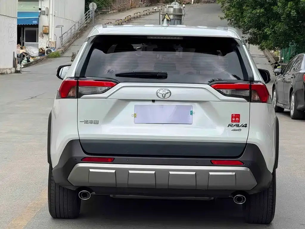 Toyota RAV4 — фото 2