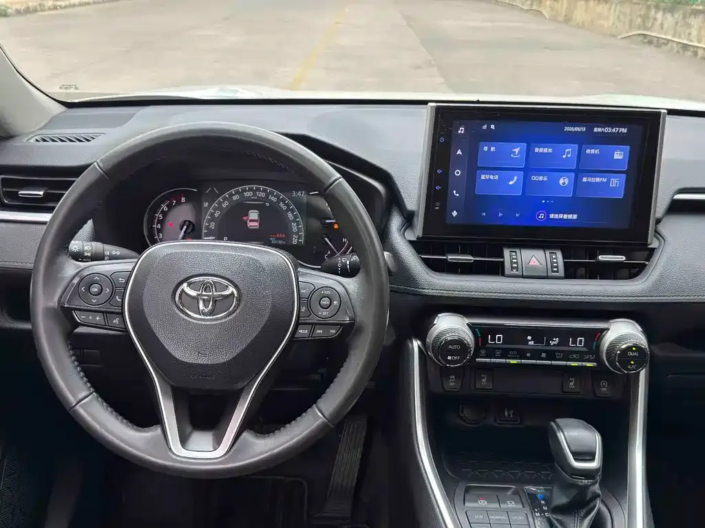 Toyota RAV4 — фото 3