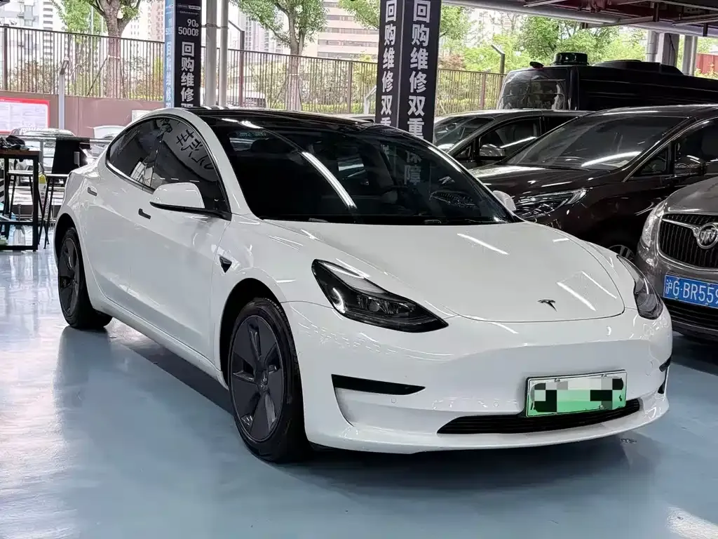 Tesla Model 3 — фото 7