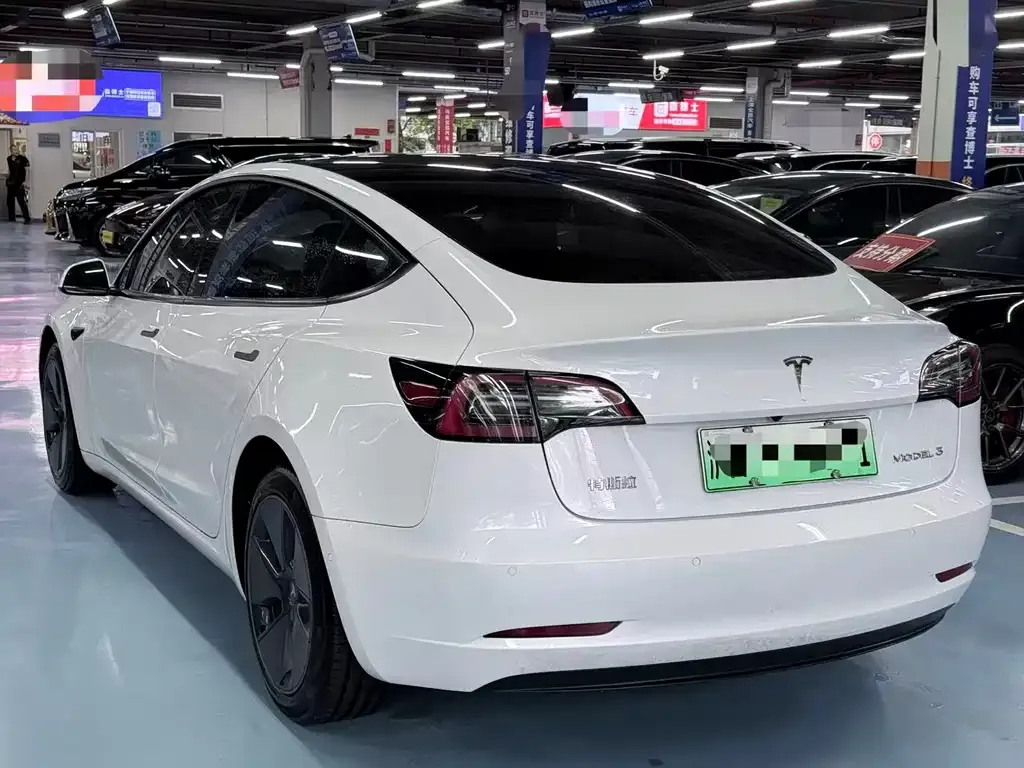 Tesla Model 3 — фото 9