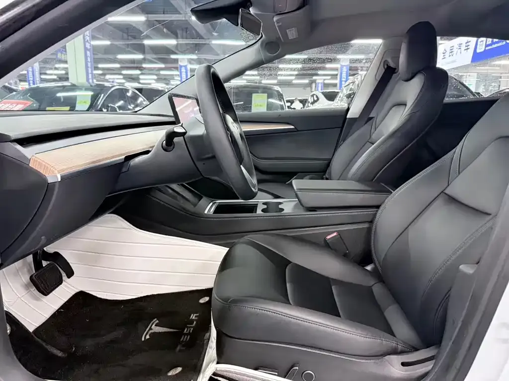 Tesla Model 3 — фото 4