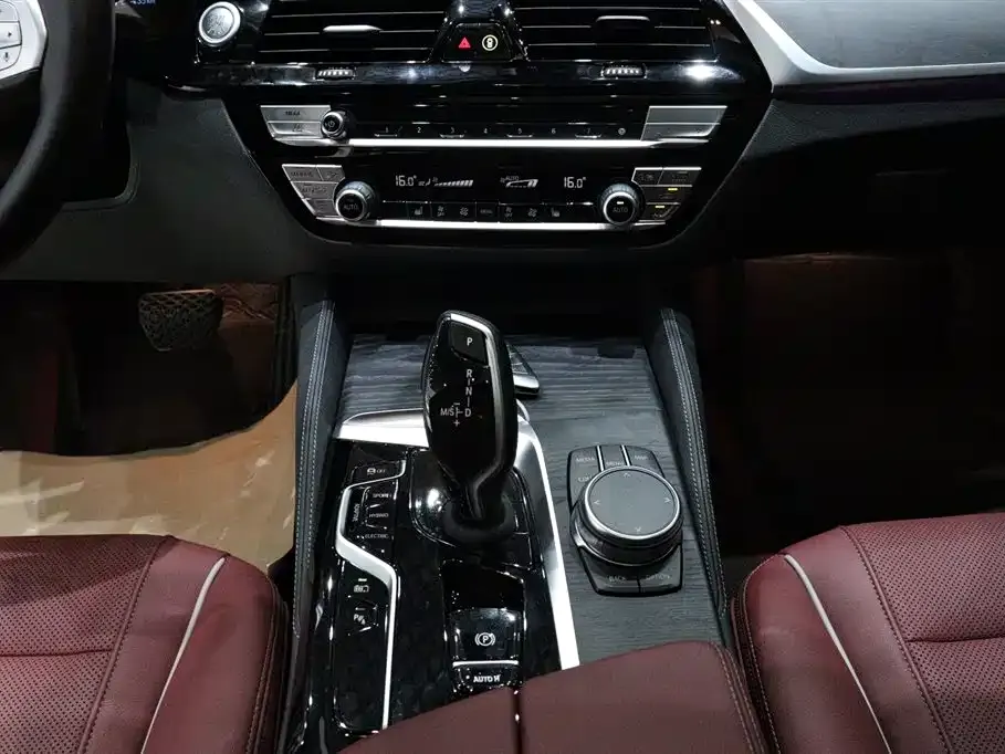 BMW 5 Series New Energy — фото 4