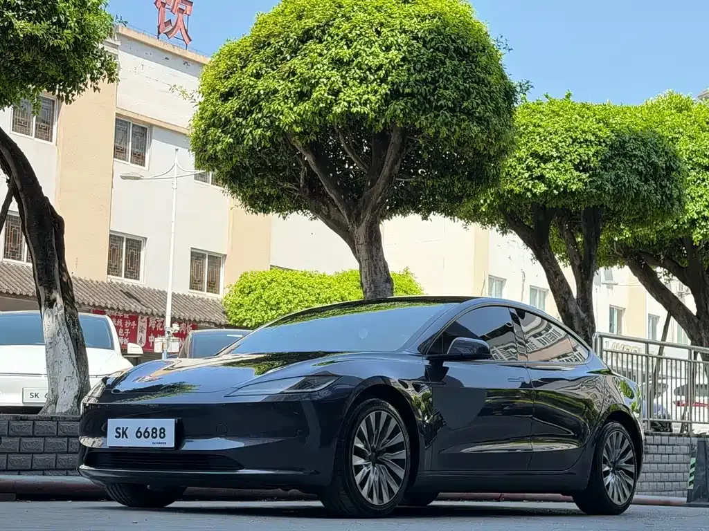 Tesla Model 3 — фото 1