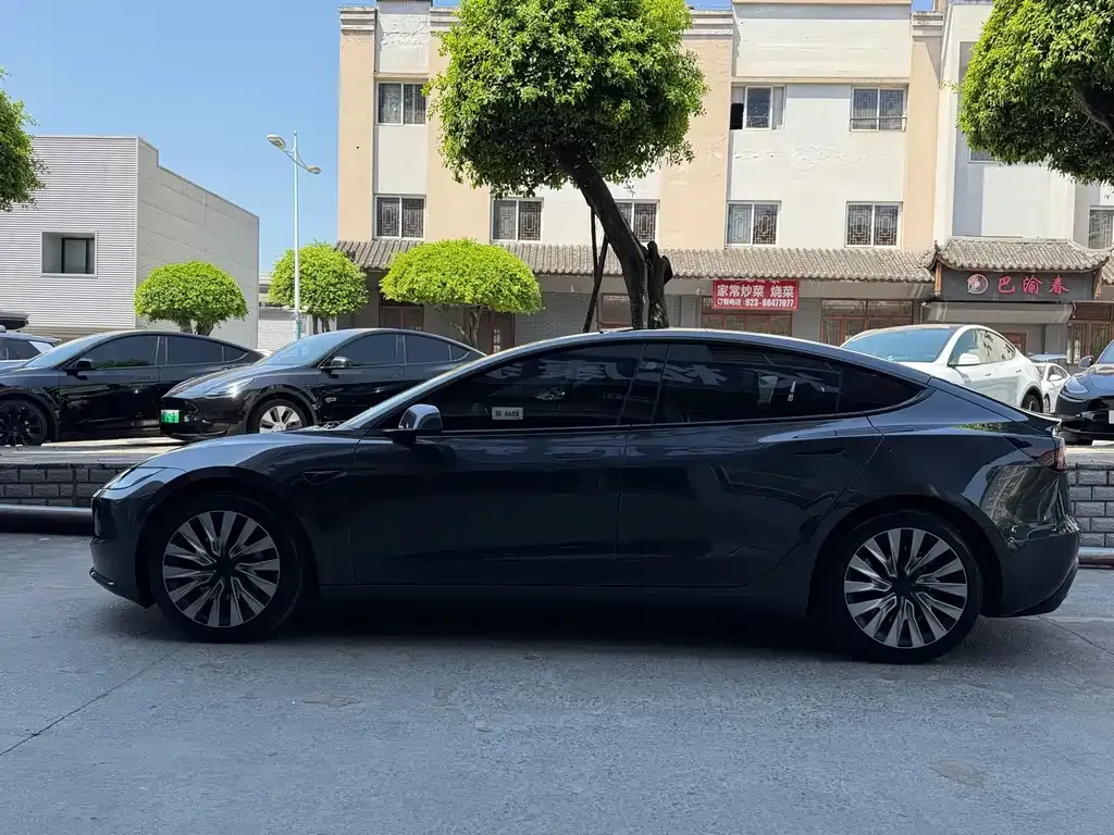 Tesla Model 3 — фото 7