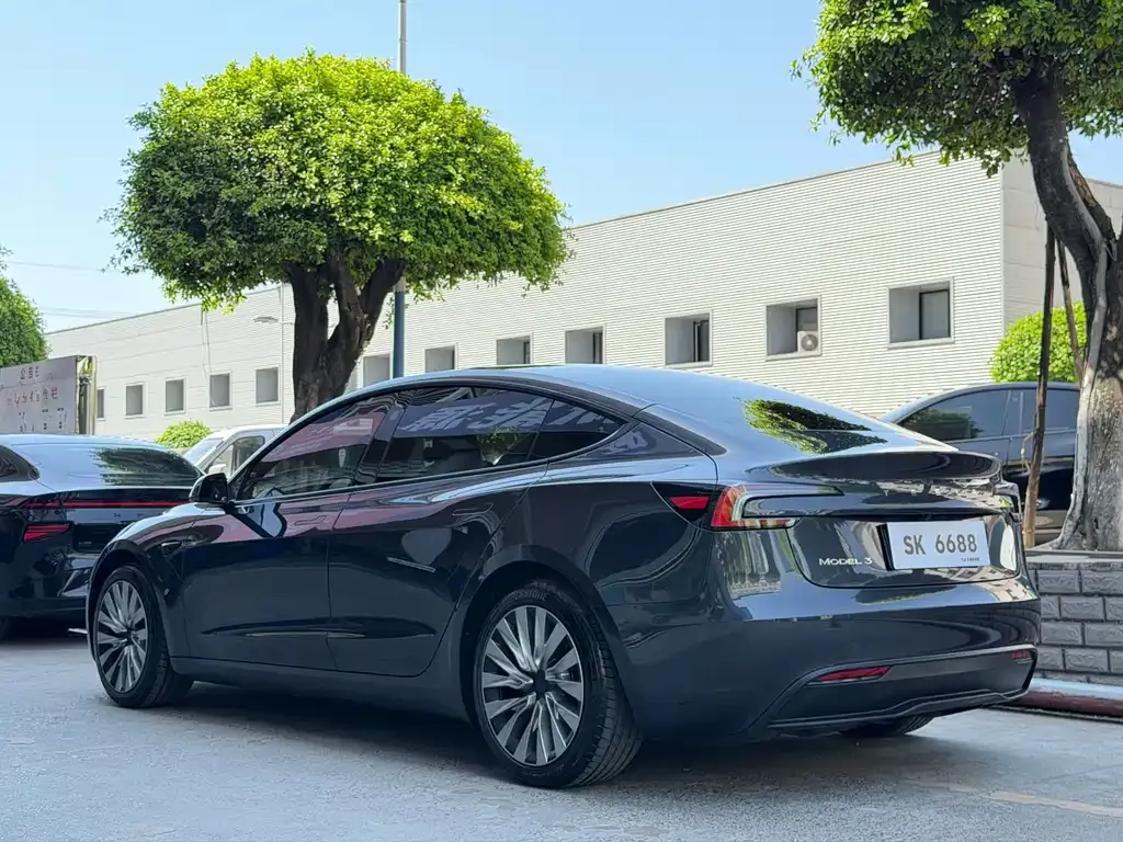 Tesla Model 3 — фото 9