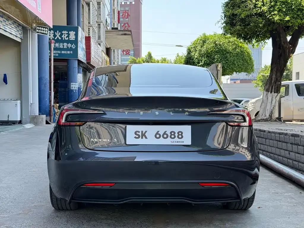 Tesla Model 3 — фото 5