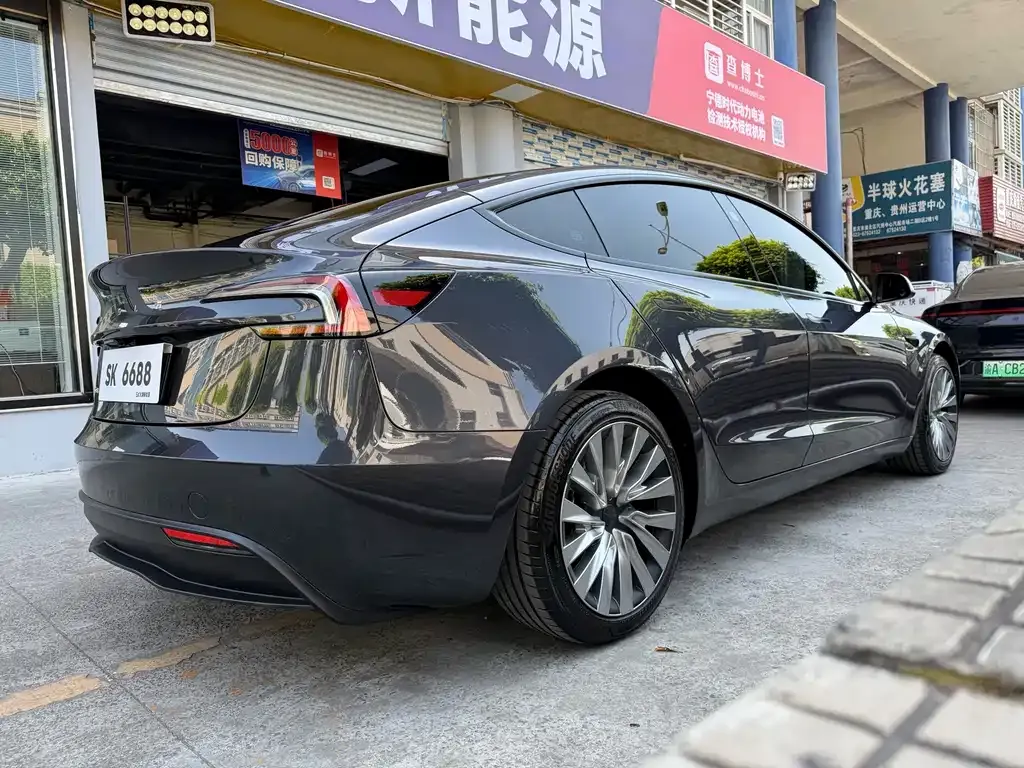 Tesla Model 3 — фото 8