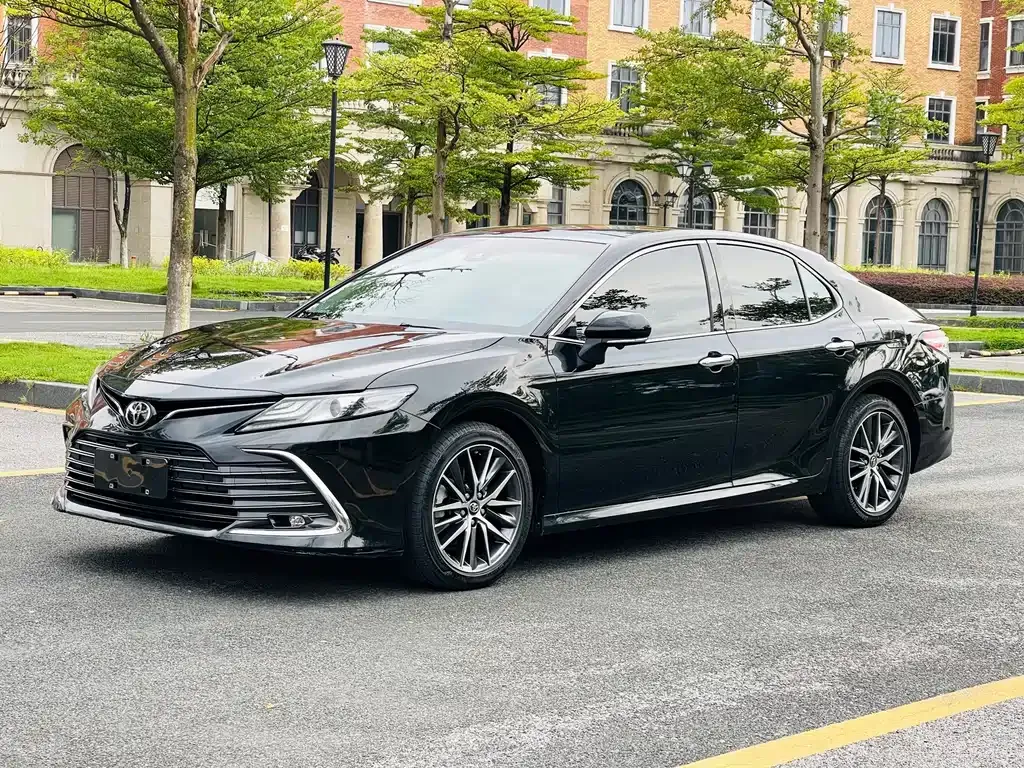Toyota Camry — фото 7