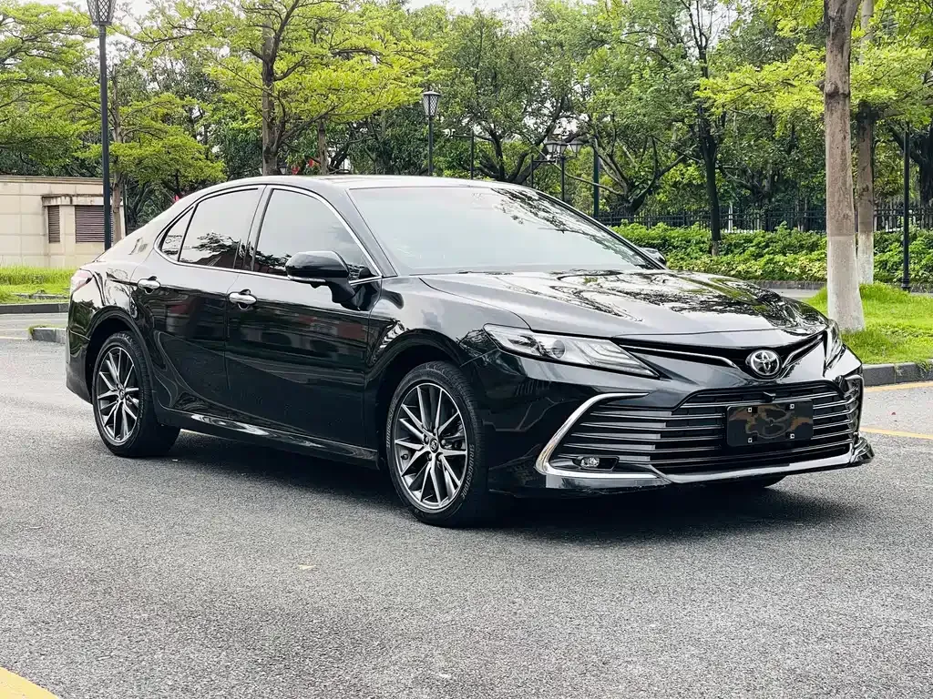 Toyota Camry — фото 9