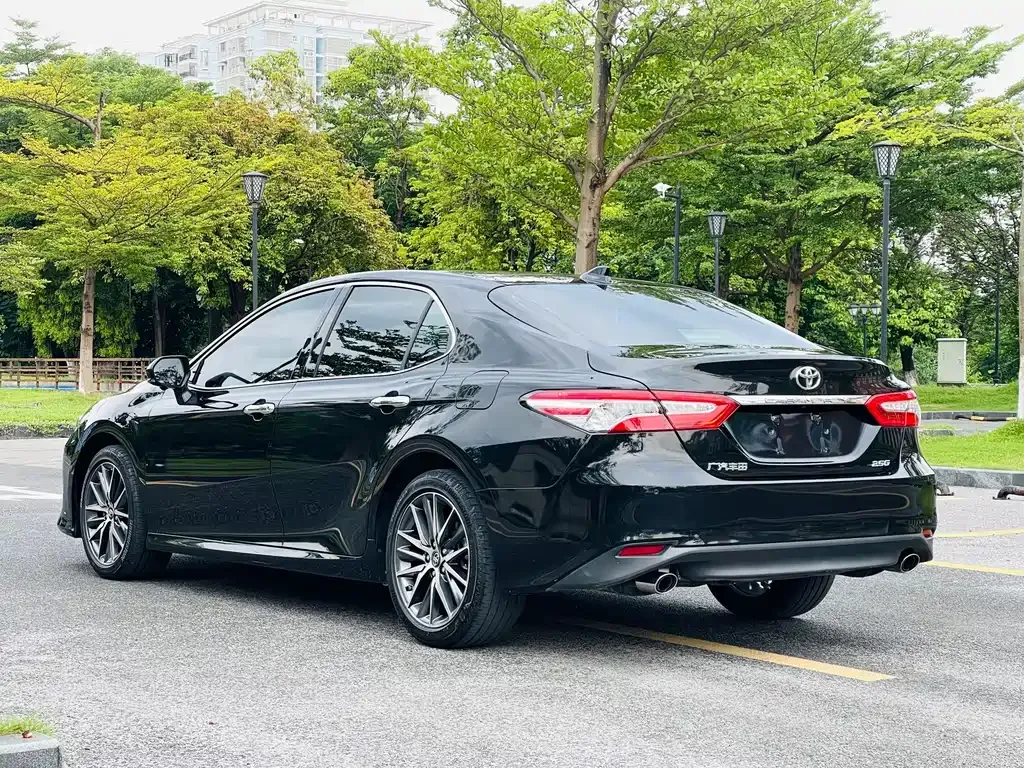 Toyota Camry — фото 8