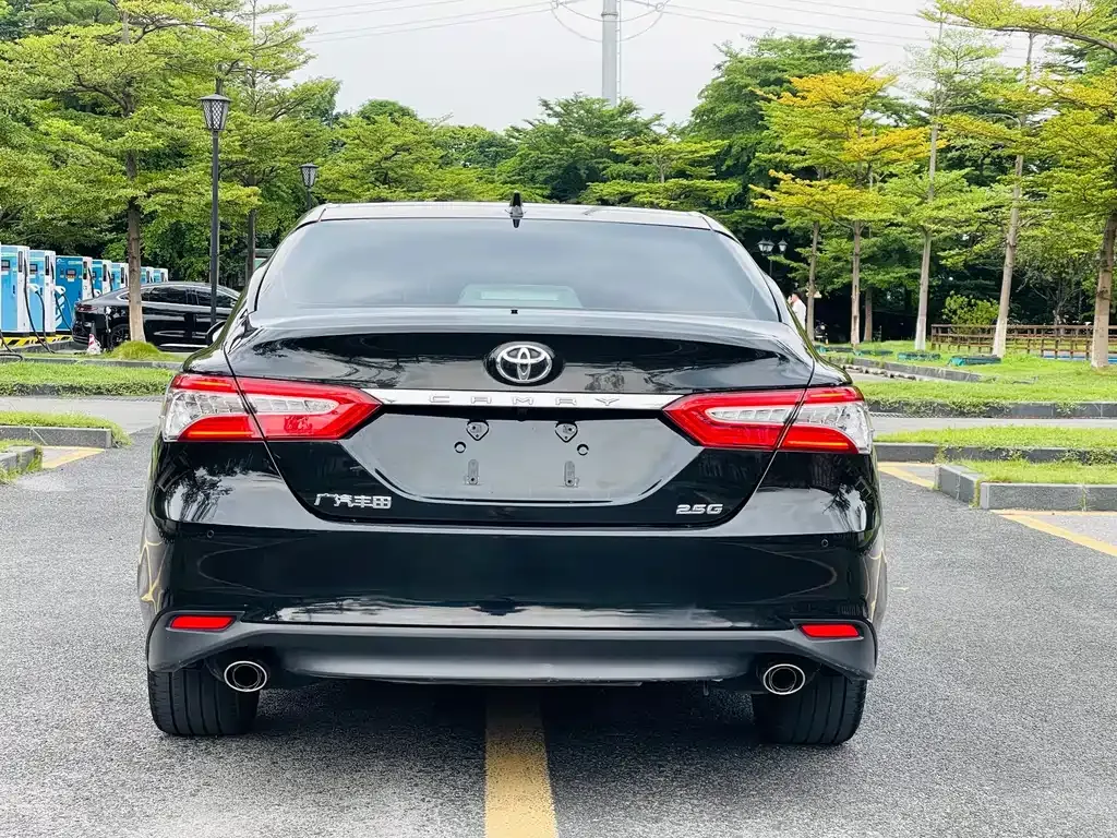 Toyota Camry — фото 6