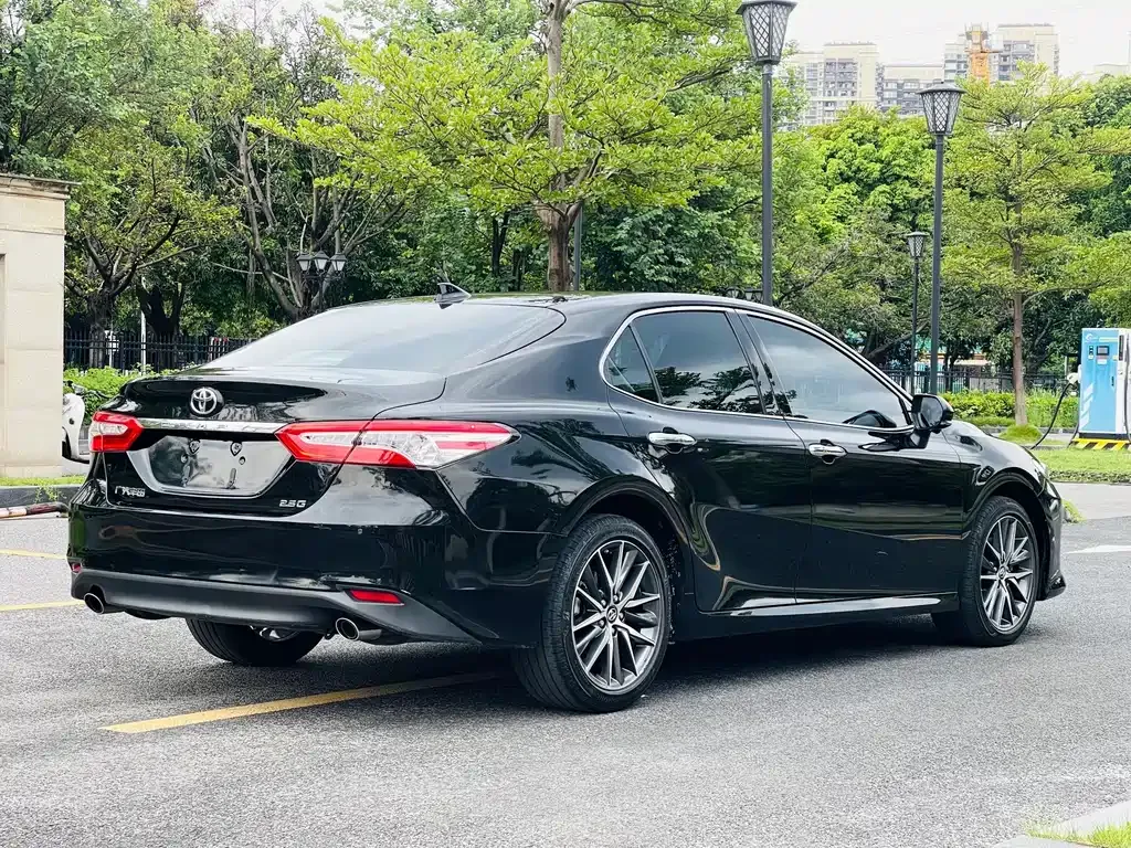 Toyota Camry — фото 10