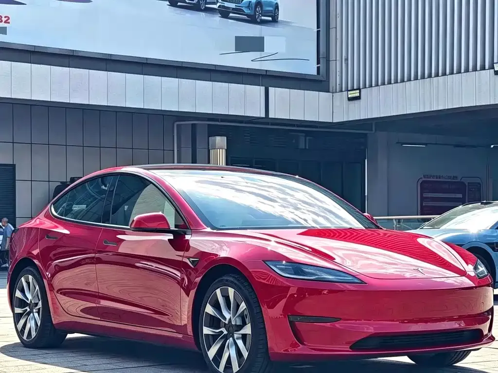 Tesla Model 3 — фото 9