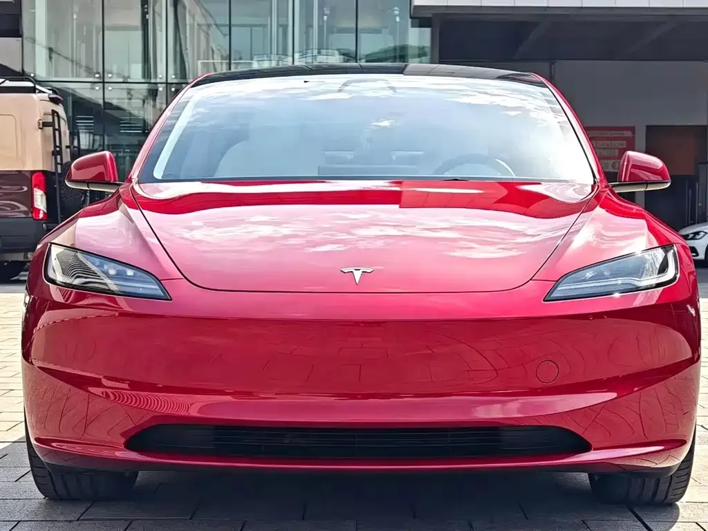 Tesla Model 3 — фото 5