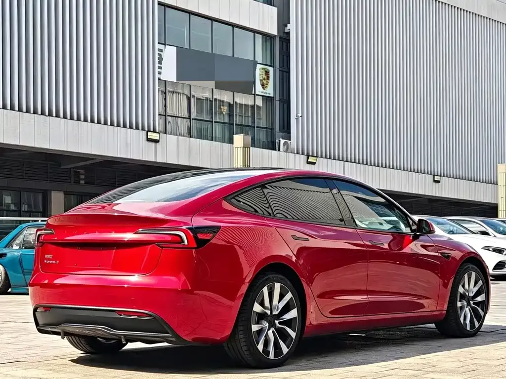 Tesla Model 3 — фото 8