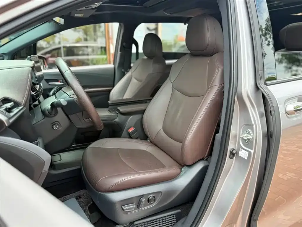 Toyota Sienna — фото 4