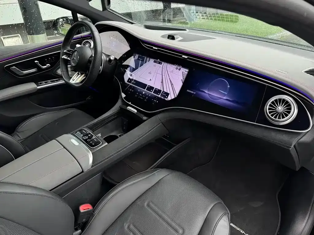Mercedes-Benz EQS AMG — фото 10