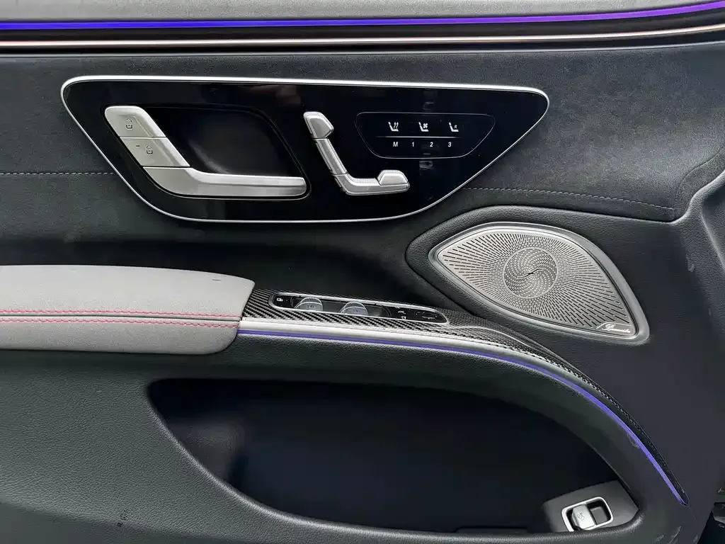 Mercedes-Benz EQS AMG — фото 6