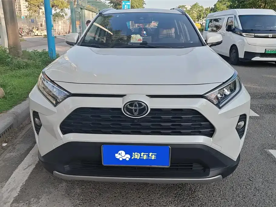 Toyota RAV4 — фото 10