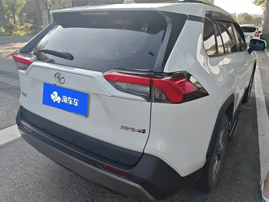 Toyota RAV4 — фото 6