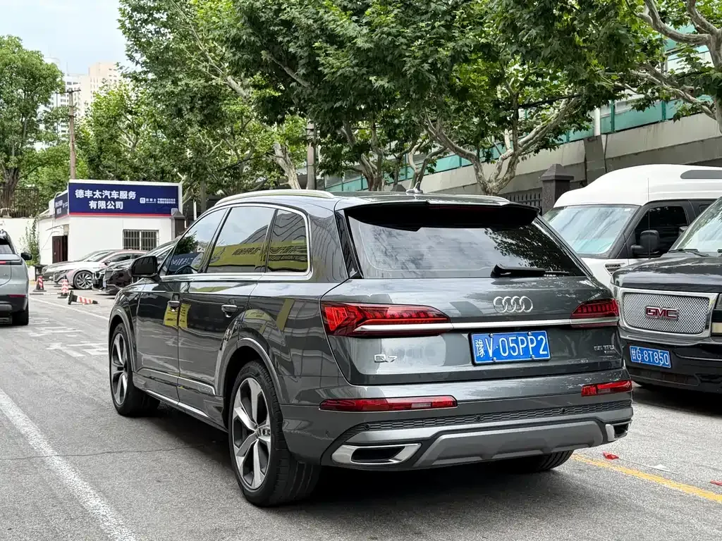 Audi Q7 — фото 9