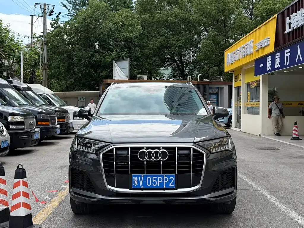 Audi Q7 — фото 10