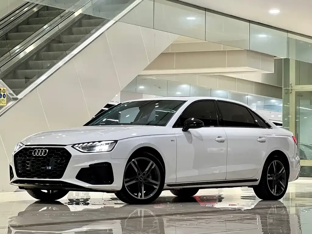 Audi A4L — фото 1
