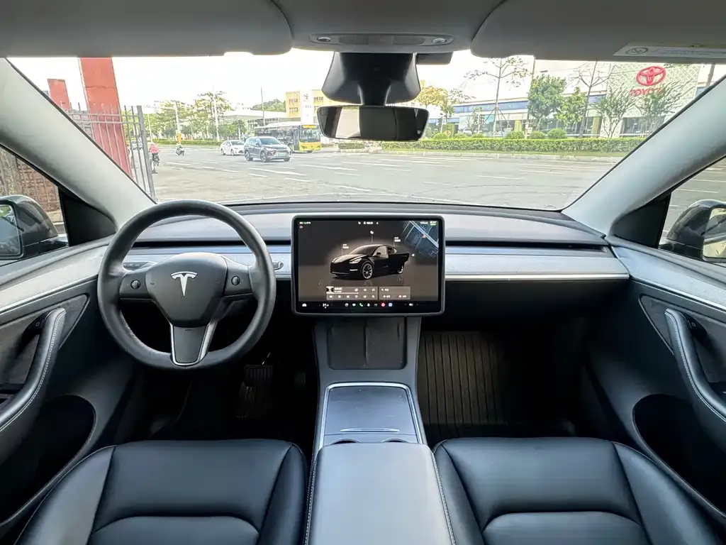 Tesla Model Y — фото 8