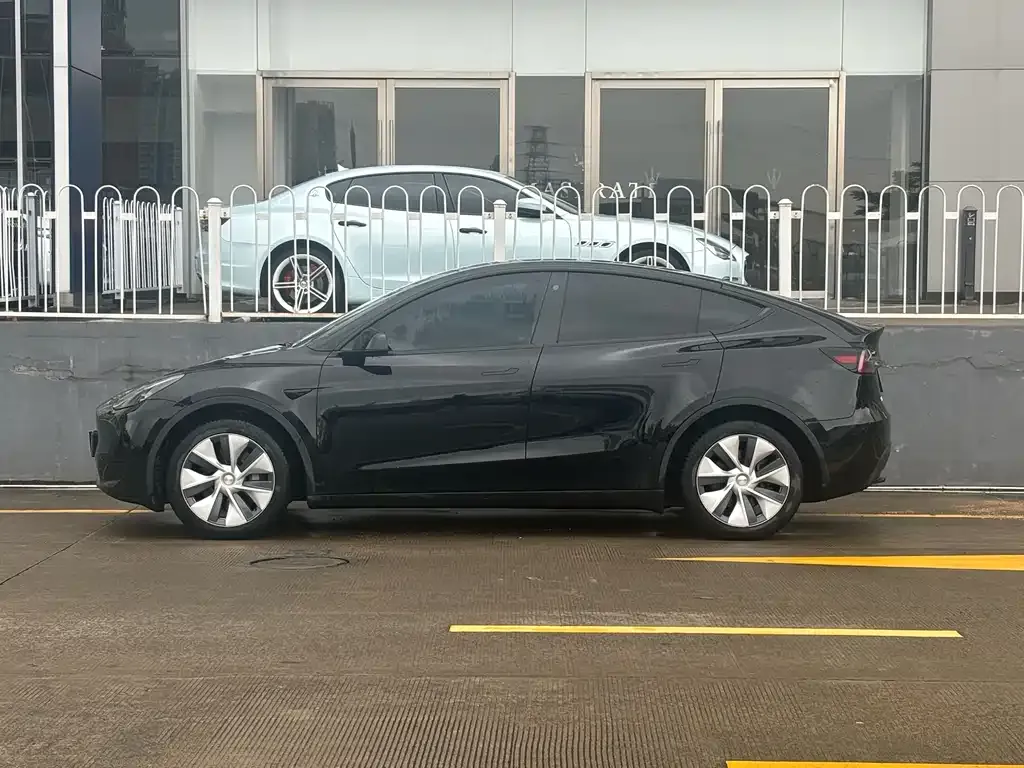 Tesla Model Y — фото 7