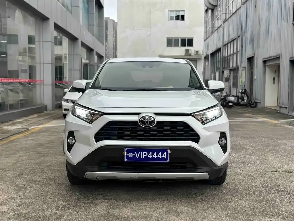 Toyota RAV4 — фото 7