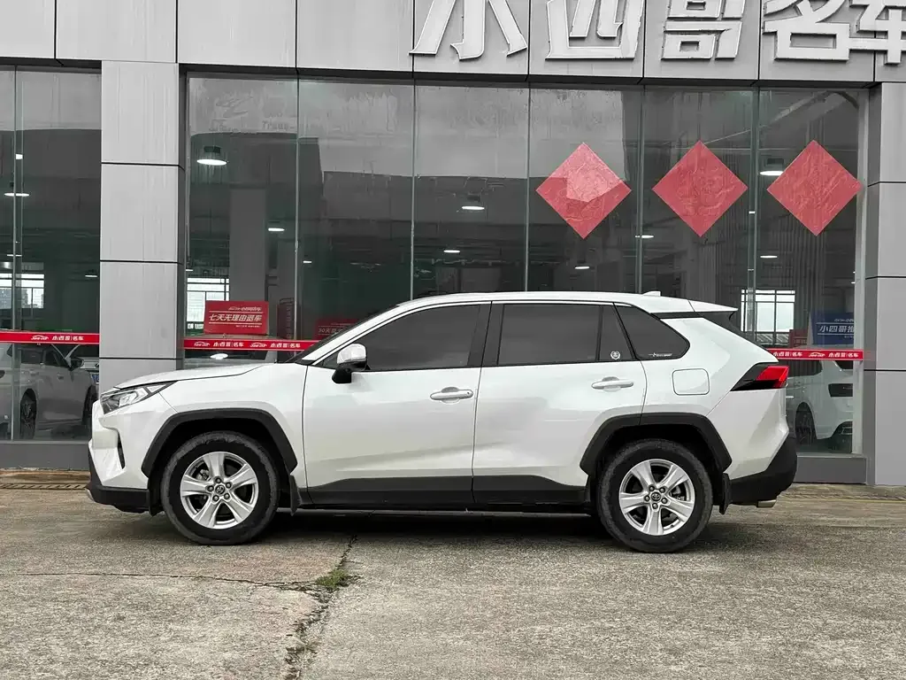 Toyota RAV4 — фото 4