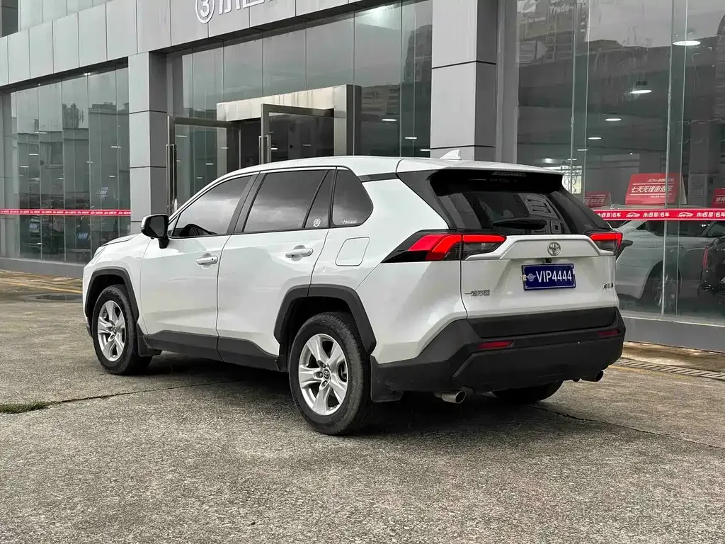 Toyota RAV4 — фото 9