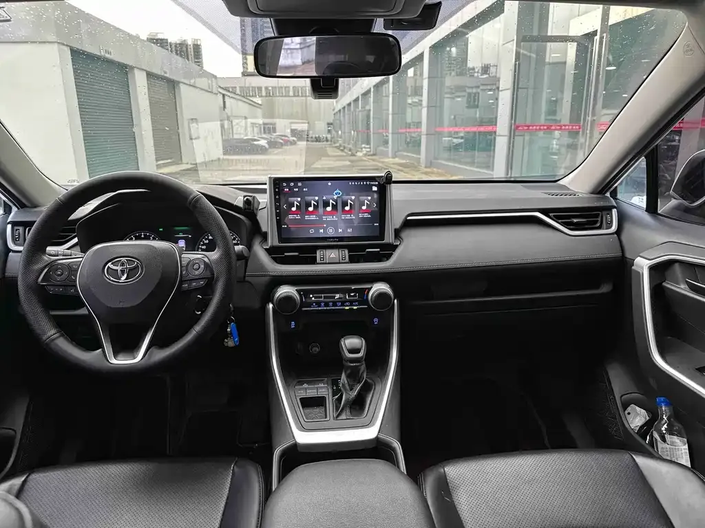 Toyota RAV4 — фото 2