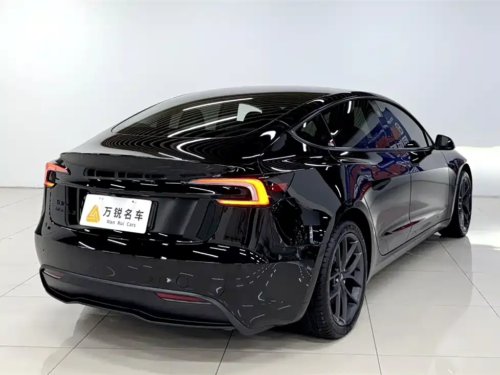 Tesla Model 3 — фото 9