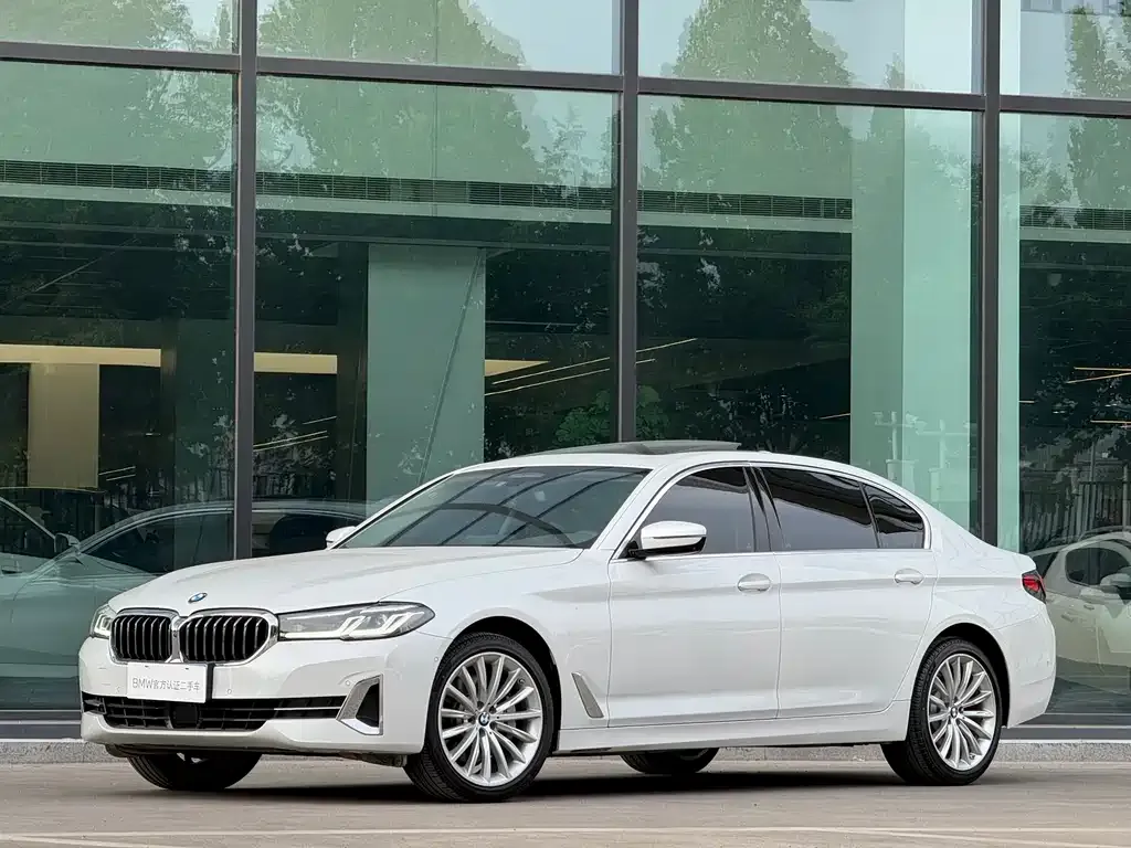 BMW 5 Series — фото 1