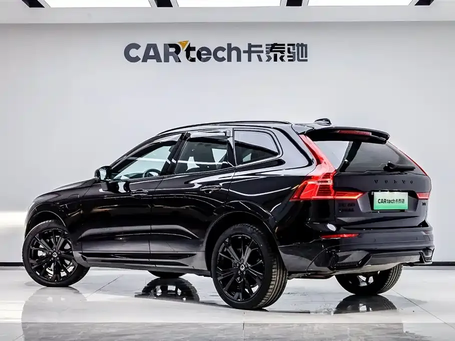 Volvo XC60 PHEV — фото 8