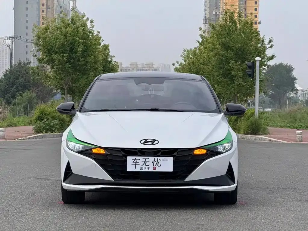 Hyundai Elantra — фото 2