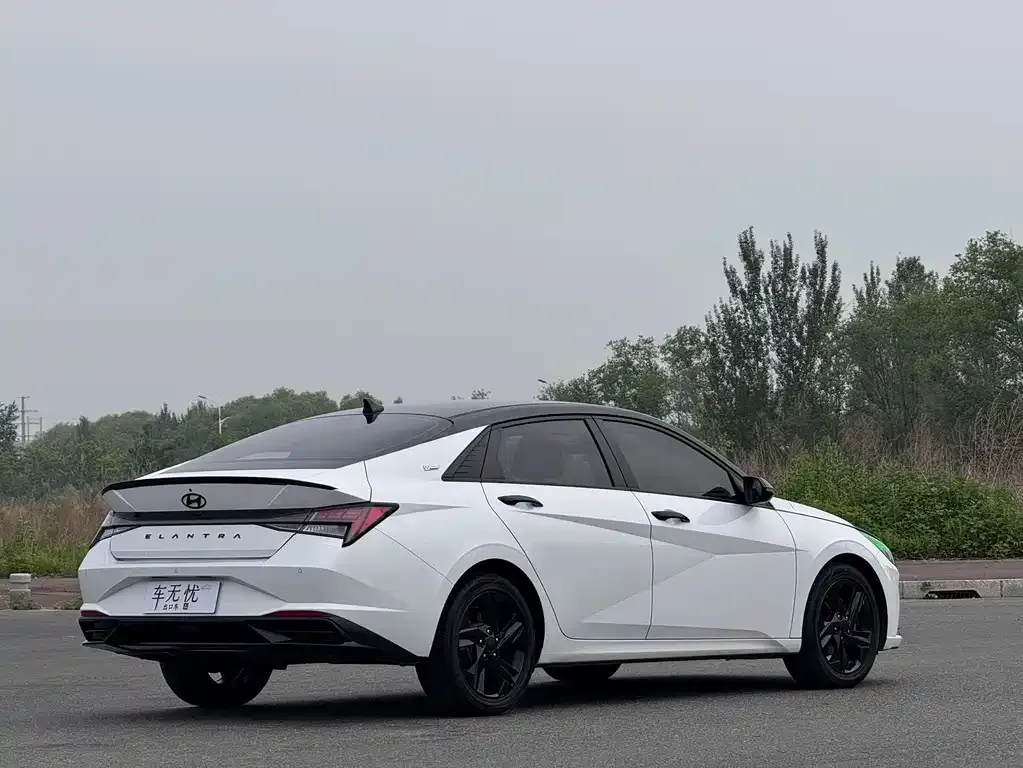 Hyundai Elantra — фото 4