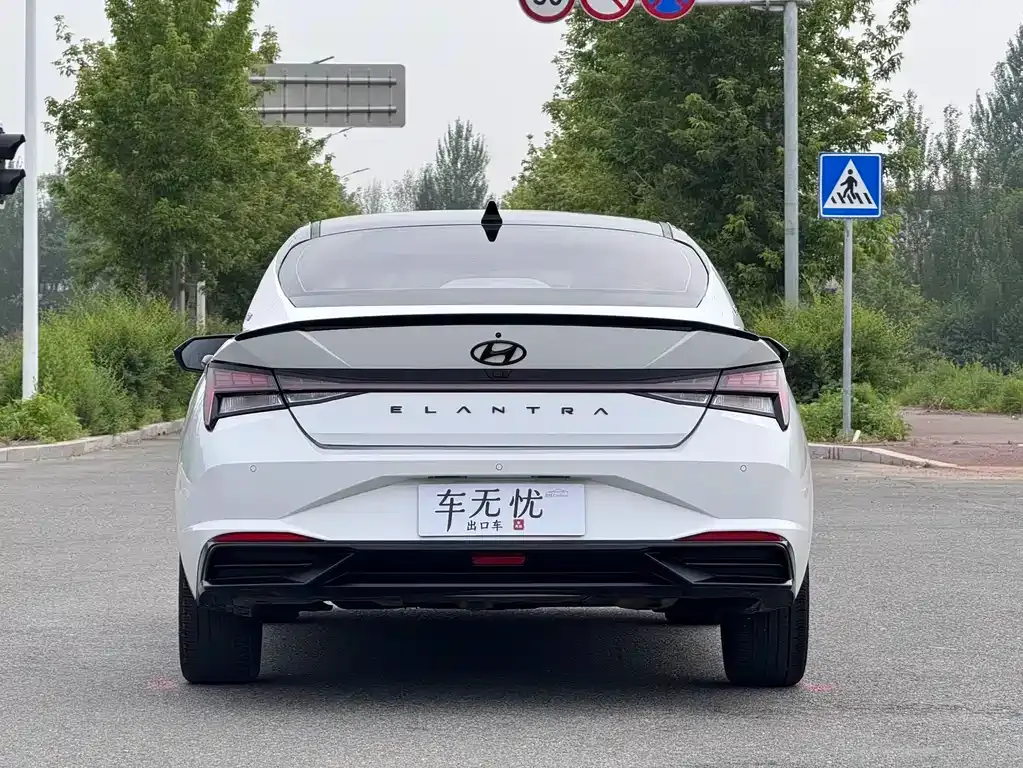 Hyundai Elantra — фото 3