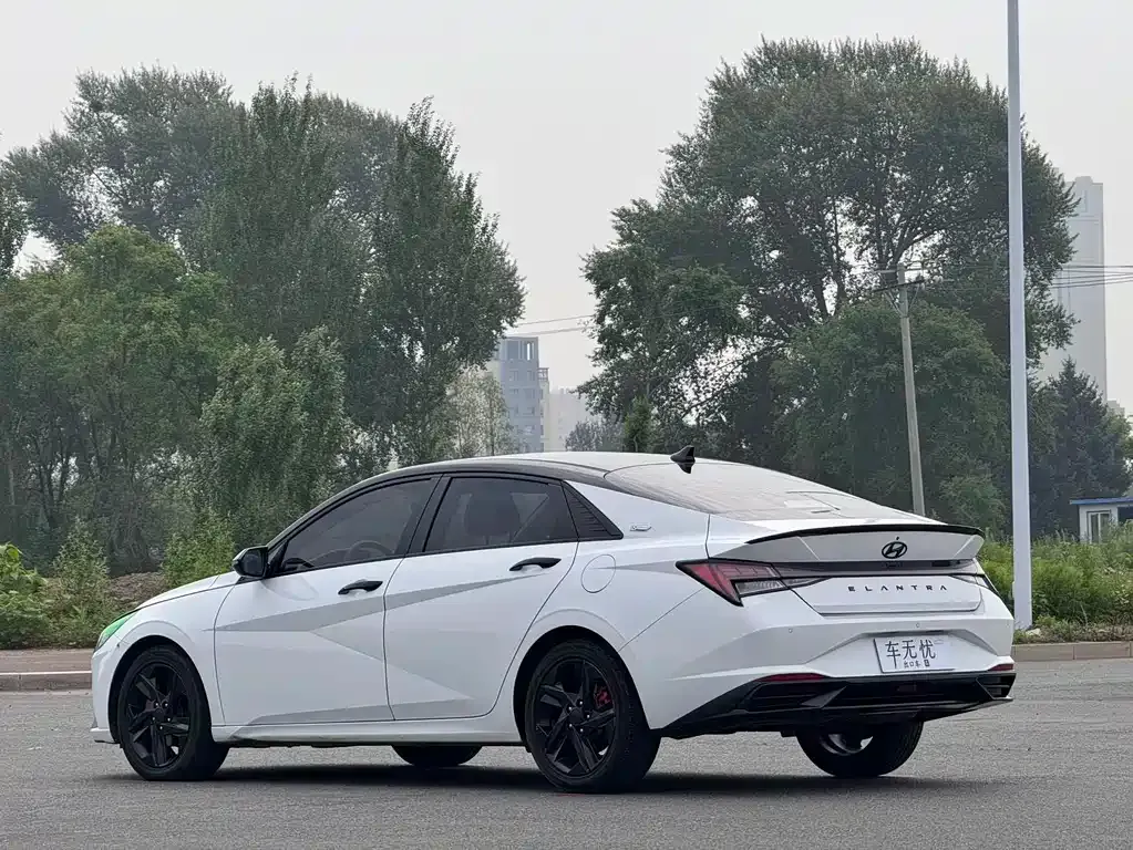 Hyundai Elantra — фото 10